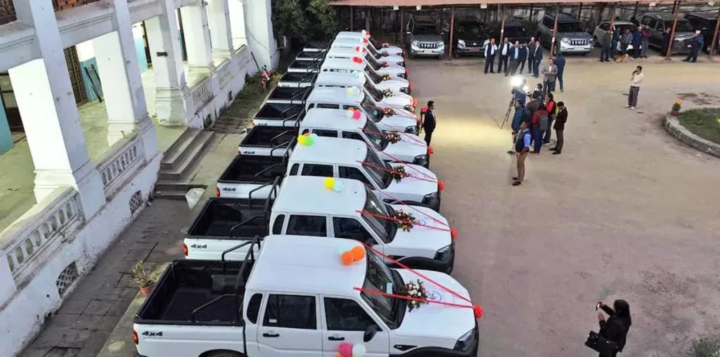 भारतले नेपाल सरकारलाई दियो ६१ वटा गाडी उपहार