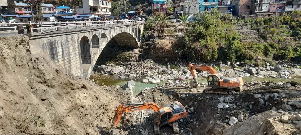 मध्यपहाडी लोकमार्गः साढे सात करोड रुपैयाँ लागतमा ‘आर्क ब्रिज’ निर्माण सुरु