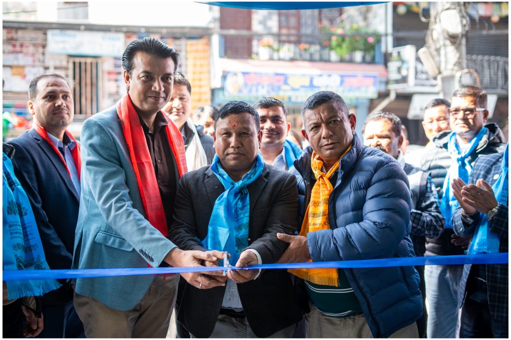 बेसीसहरमा कजारियाको नयाँ शोरूम सञ्चालनमा