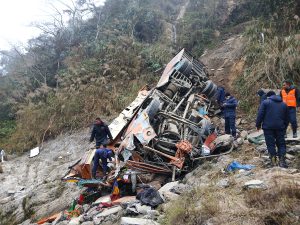 धादिङ बस दुर्घटना : २२ घाइतेको काठमाडौंमा उपचार हुँदै, मृतकको संख्या १९ पुग्यो