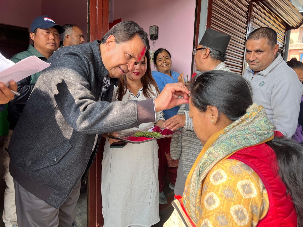 पश्चिम नवलपरासीमा कांग्रेस प्रवेश तीव्र, विनोद चौधरीद्वारा स्वागत