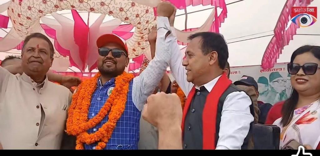 रास्वपा नवलपरासी पश्चिमका जिल्ला सभापति महेन्द्रसिंह ठकुरी कांग्रेस प्रवेश