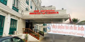 वित्त आयोगले अर्थलाई भन्यो–प्रदेश र स्थानीय तहको अनुदान कटौती गर्न मिल्दैन