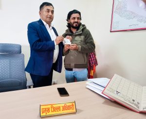 लालबन्दीका राम मनोहर गुप्ताले पहिलो पटक आमाको नामबाट पाए नागरिकता