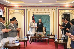 राष्ट्रपतिलाई अयोगले बुझायो निर्वाचन प्रतिवेदन