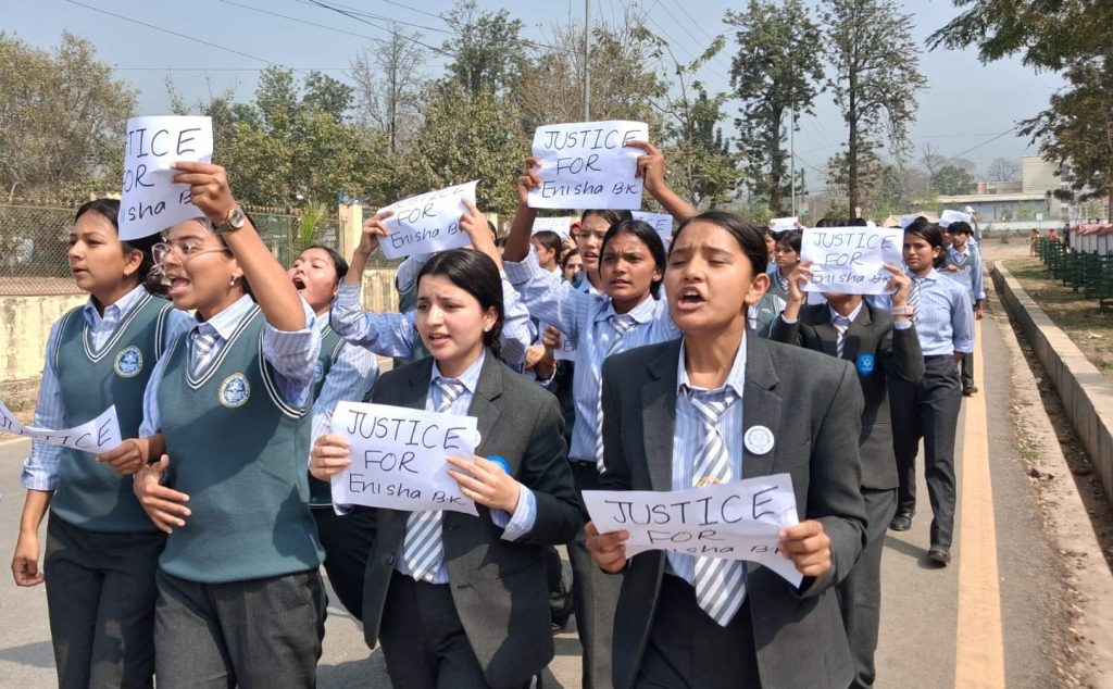 बलात्कार पछि किशोरी हत्या प्रकरण : न्यायको माग गर्दै विद्यार्थी सडकमा