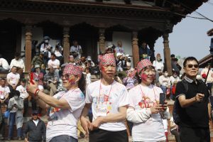 बसन्तपुरमा होली खेलेर रमाउँदै नेपाली तथा विदेशी पर्यटक (फाेटाे फिचर)