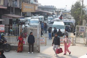 निर्वाचनका लागि धमाधम बाहिरिँदै मतदाता, साढे सात लाखले छोडे उपत्यका
