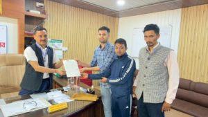 धनगढीमा रात्रीकालीन व्यवसाय सञ्चालन गर्न माग, रास्वपाका युवा नेताहरुले बुझाए ज्ञापन