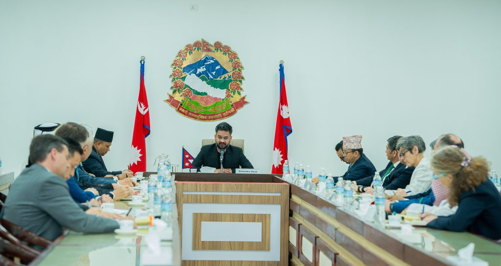 नेपालले सन्तुलित कूटनीति अपनाउँछ