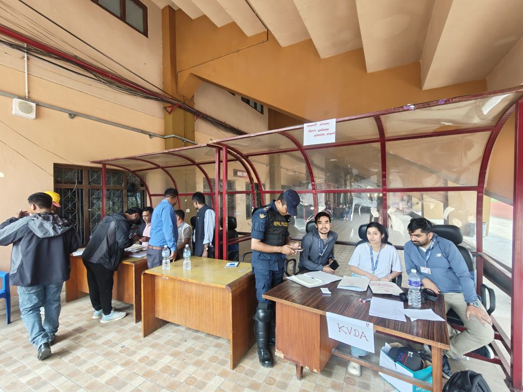 दशरथ रङ्गशालामा सुकुमवासीको ‘स्क्रिनिङ’ चार परिवारलाई कीर्तिपुर पठाइयो