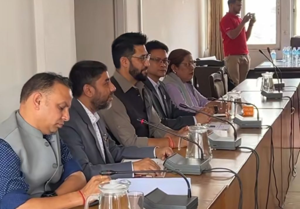 ‘माननीय’ सम्बोधन त्याग्न सांसदहरुलाई रास्वपाको निर्देशन