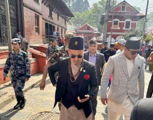पशुपतिनाथ दर्शनमा पुगे गृहमन्त्री सुधन गुरुङ