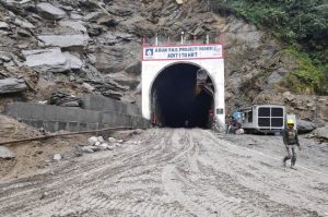 तलब नपाएपछि अरुण तेस्रो जलविद्युत् आयोजनाका कामदारद्वारा काम ठप्प