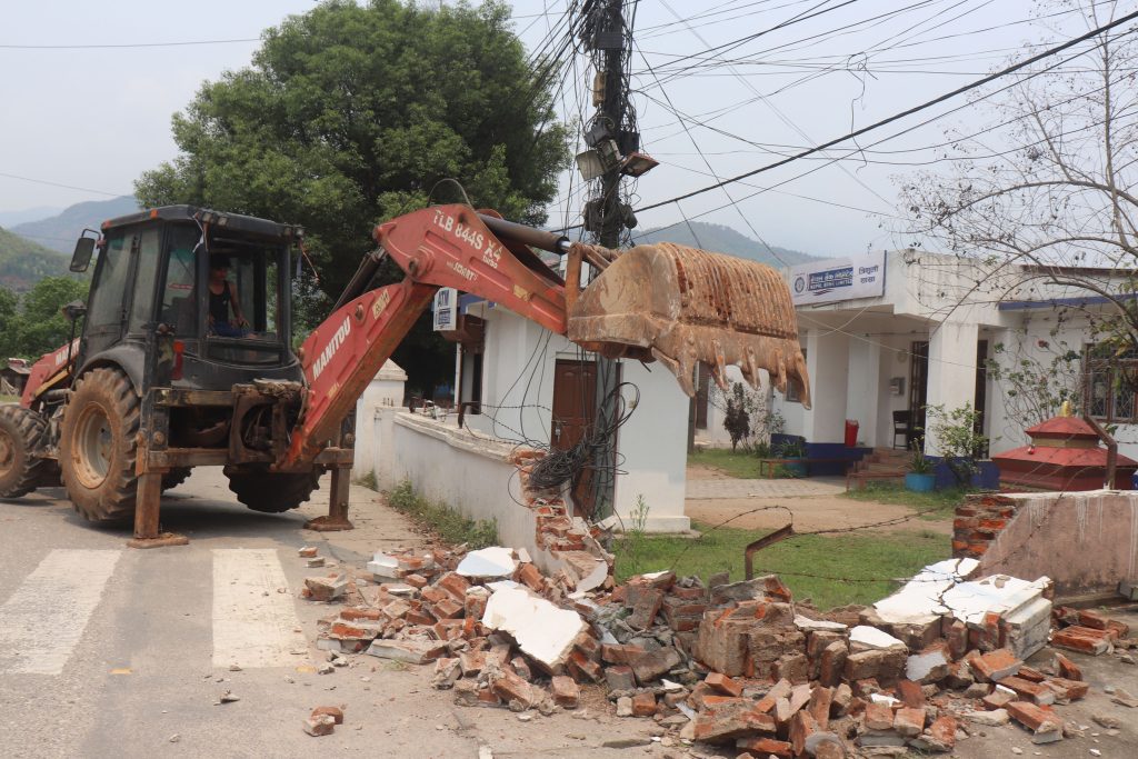 सरकारी जग्गा फिर्ता गर्ने अभियान तीव्र, काठमाडौंदेखि बुटवलसम्म प्रशासनको ‘डोजर’