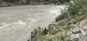 डुङ्गा पल्टिँदा बाबुछोरा बेपत्ता