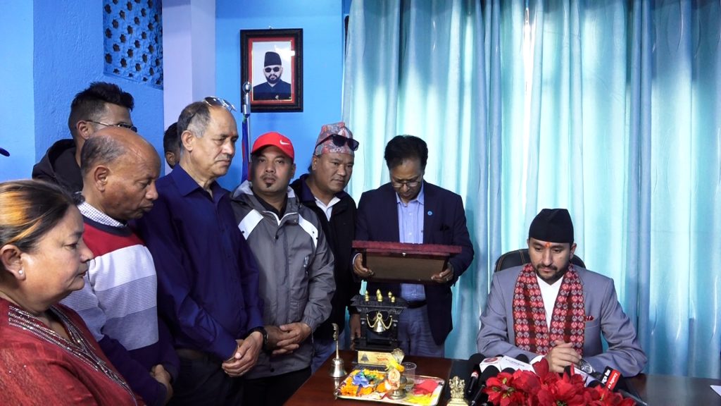 सांसद खरेलको सम्पर्क कार्यालय उद्घाटन, ‘जितेपछि हराउने’ प्रवृत्तिको अन्त्य गर्ने दाबी