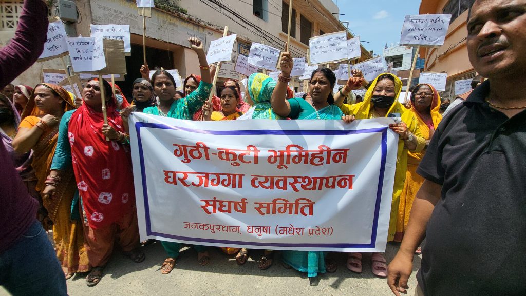 लालपुर्जा नदिए सडक संघर्ष गर्ने सुकुम्बासीको चेतावनी