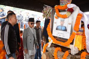 दुर्घटनामा परि निधन भएका इन्स्पेक्टर अभय लामाको अन्त्येष्टि