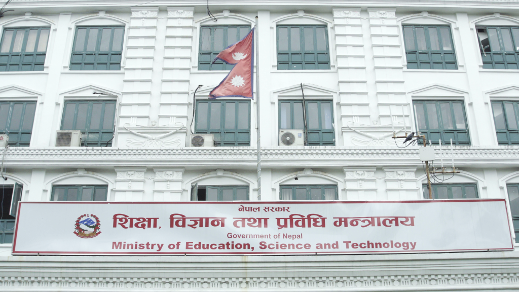 विद्यालयहरूप्रति मन्त्रालयको एक्सन : छात्रवृत्ति विवरण सार्वजनिक गर्नुहोला