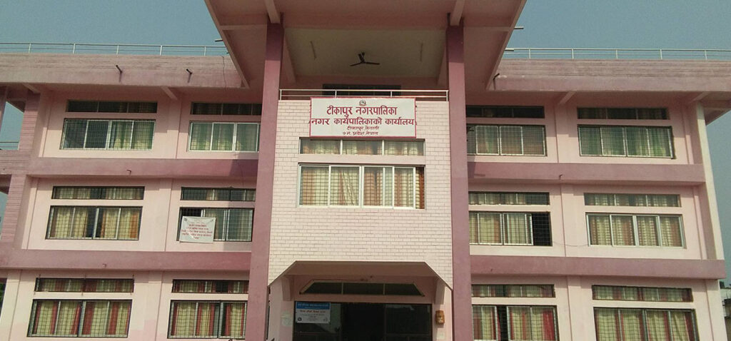 टीकापुरमा एक सातामै १९३ व्यवसायको अनुगमन, ६५ किलो प्लास्टिक झोला जफत