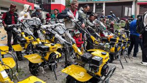 ढोरपाटन नगरपालिकाद्वारा किसानलाई २४ लाखको यान्त्रिक हलो वितरण