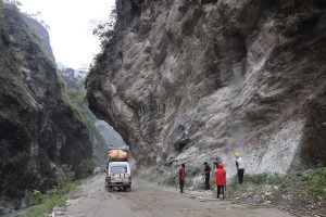 कालीगण्डकी करिडोर विस्तार सुरु, पहाड फुटाउन बिस्फोटक प्रयोग