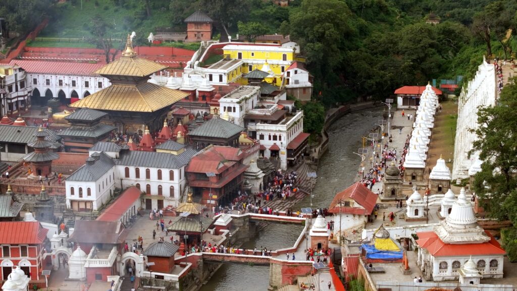 भारतीय गृहमन्त्री साहद्वारा ४० किलो चन्दन पशुपतिनाथमा अर्पण