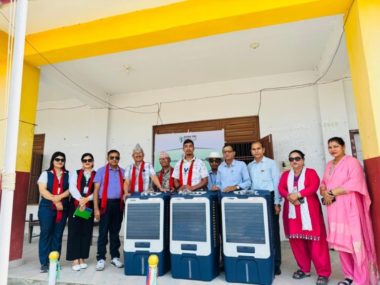 कामना सेवा विकास बैंकद्वारा रुपन्देहीको पशुपति माविलाई कुलर हस्तान्तरण
