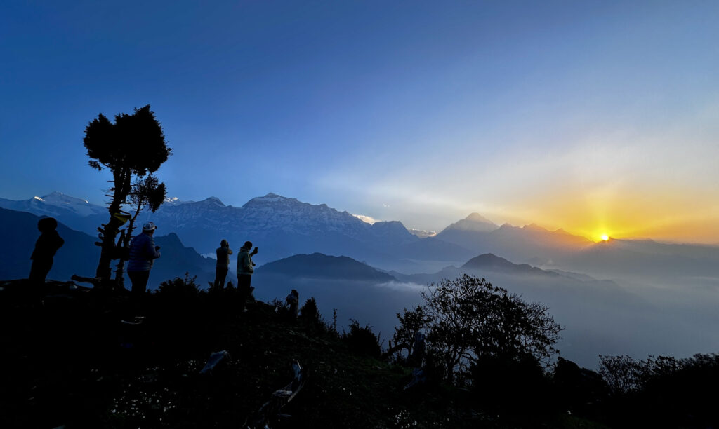 जलजलाबाट देखिएको सूर्योदय र हिमाल
