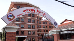 सत्ती भन्सारले चोरी पैठारीका मालसामान लिलाम बिक्री गर्दै
