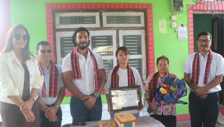 गोल्याण ग्रुपको साथले सहिदकी छोरी आकृतिको उडान: एसइईमा ३.४० जीपीए, अब देशमै सेवा गर्ने सपना