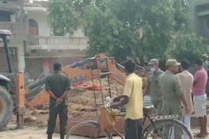 रौतहटमा चल्यो सरकारी डोजर, धमाधम हटाइँदै अवैध संरचना