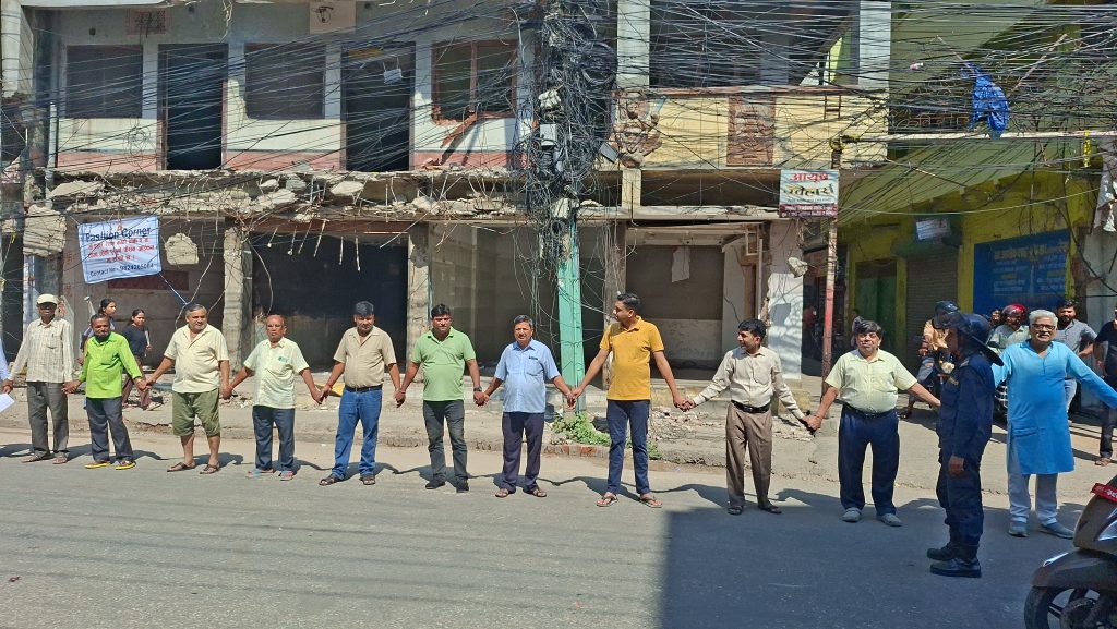 विभेदपूर्ण सडक विस्तार रोक्न वीरगन्जवासीको चेतावनी (तस्बिरहरु)