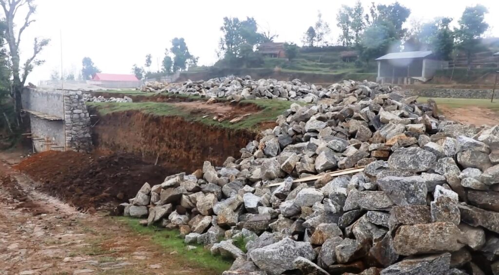 खोक्सिकमा १५ लाख लागतमा खेलमैदान स्तरोन्नतिको काम सुरु
