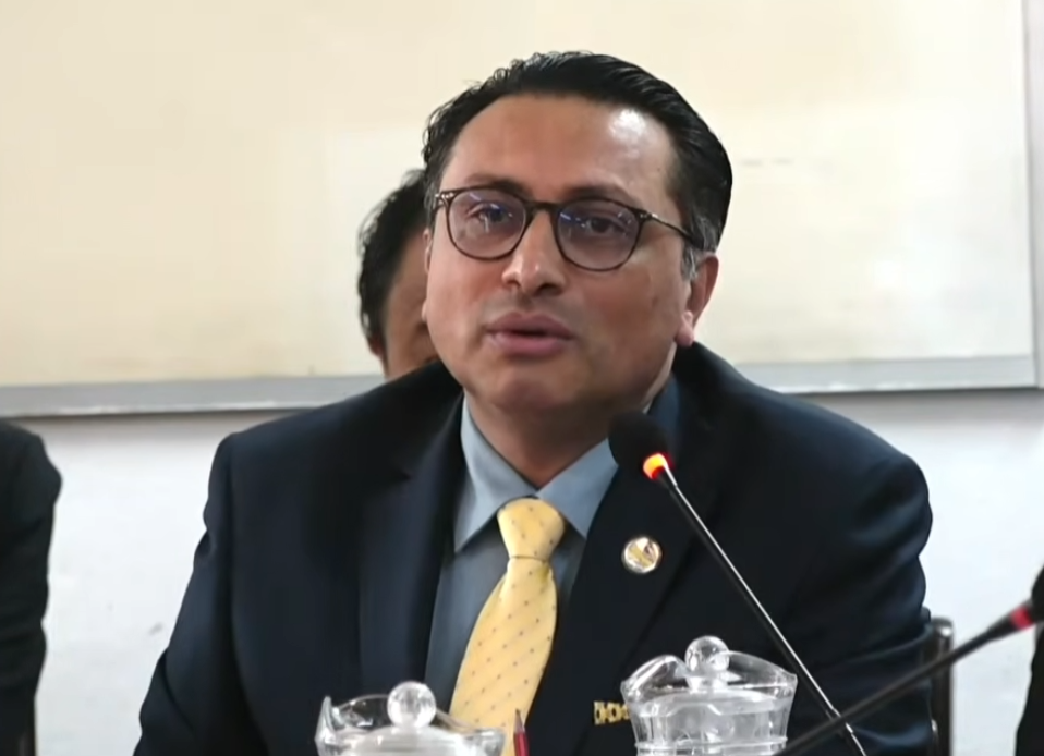 भन्सार दरमा कुनै नीतिगत चलखेल भएको छैन, आर्थिक विधेयकको एउटा थोप्लो र कमा पनि चलाएका छैनौँ : अर्थमन्त्री