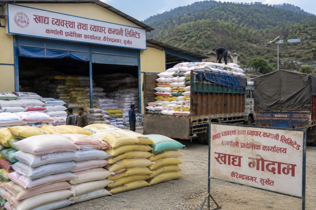 इन्धन मूल्यवृद्धिले कर्णालीमा खाद्यान्न ढुवानी प्रभावित