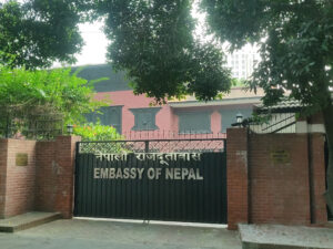 आकर्षक तलबको प्रलोभनमा भारत लगिएका १६ नेपाली कामदार कुखुरा फार्ममा बन्धक