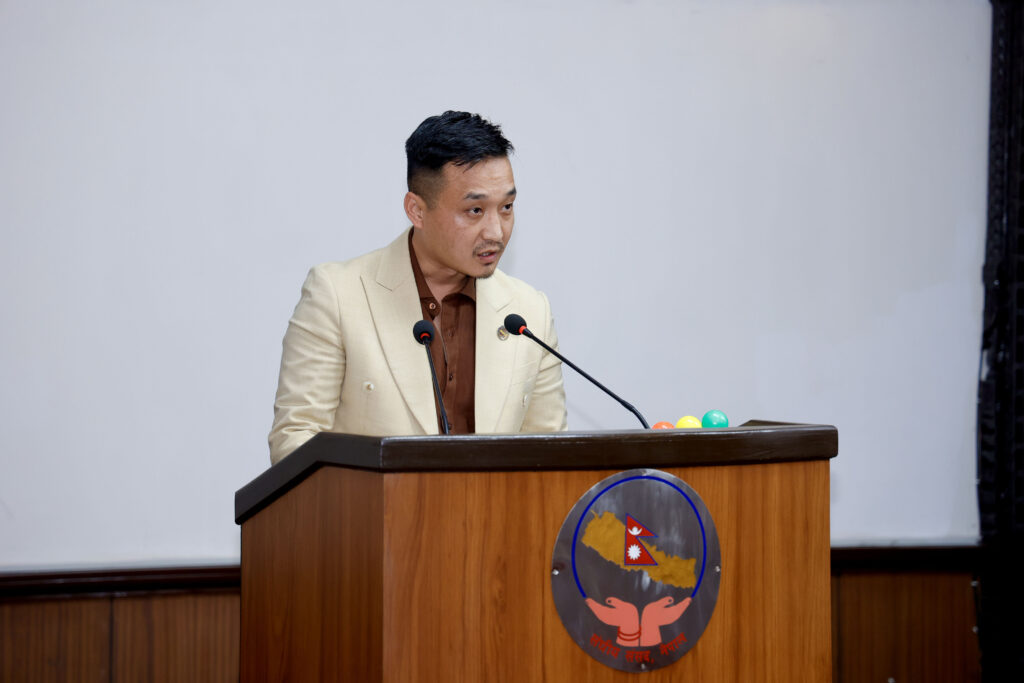 सिन्धुली हिरासतमा मृत्यु भएका विश्वकर्मा घटनामा गृहमन्त्रीले प्रहरीको बचाउ गर्दै भने–  ‘कुटपिट भएको तथ्य भेटिएको छैन’