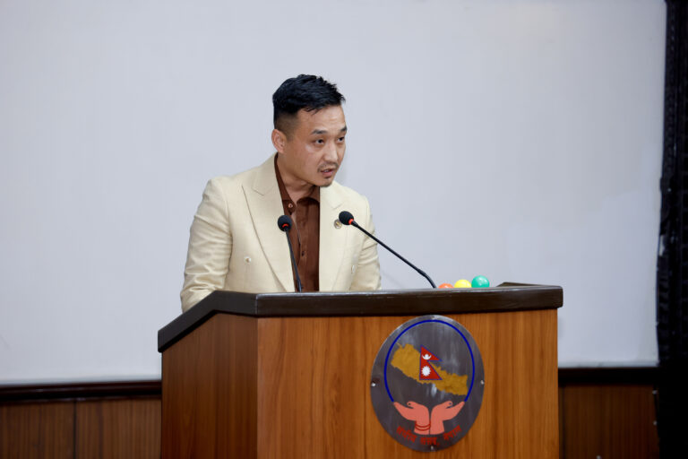 सिन्धुली हिरासतमा मृत्यु भएका विश्वकर्मा घटनामा गृहमन्त्रीले प्रहरीको बचाउ गर्दै भने–  ‘कुटपिट भएको तथ्य भेटिएको छैन’