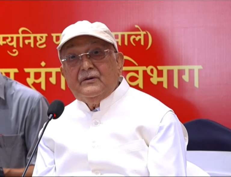 ओलीको आरोप : राष्ट्रपति ‘रबरस्ट्याम्प’ बने, जुक्तिपूर्वक लोकतन्त्र सिध्याउने खेल भइरहेको छ