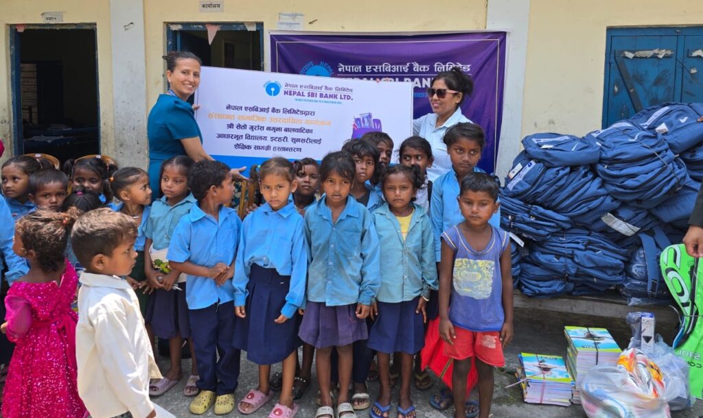 नेपाल एसबिआई बैंकद्वारा विपन्न विद्यार्थीलाई शैक्षिक तथा खेलकुद सामग्री सहयोग