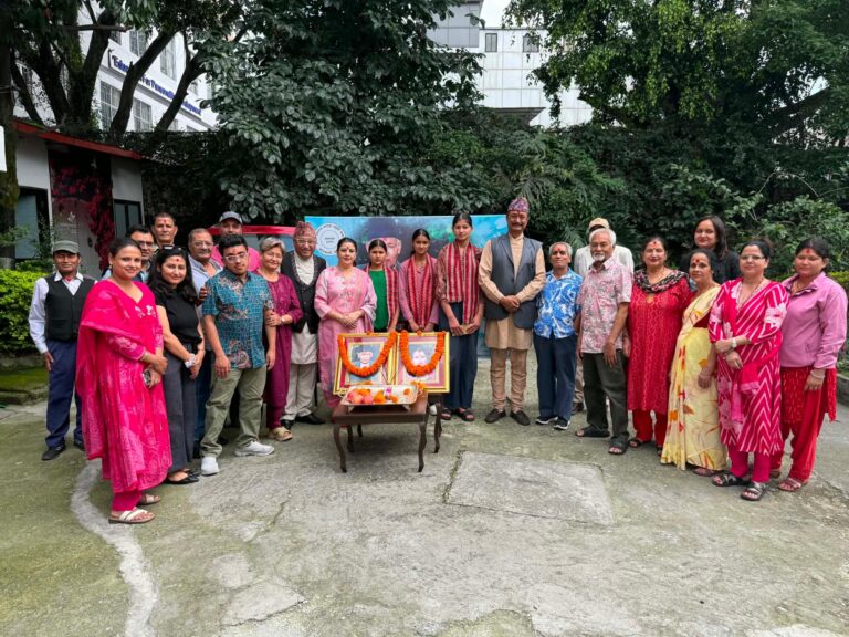 तीन छात्रालाई पण्डित नवराज शारदा स्मृति छात्रवृत्ति
