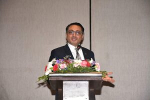 करोडको ईभी चढ्नेलाई कर बढाउँदा फरक पर्दैन, ५० लाखमुनिका गाडीको मूल्य घट्छ: अर्थमन्त्री वाग्ले