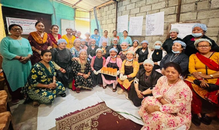 अचार बनाउने तालिमपछि महिलामा उद्यमशीलताको उत्साह