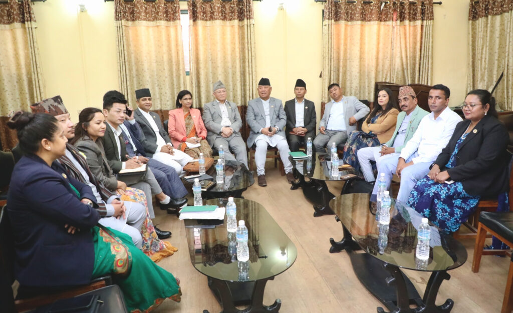प्रधानमन्त्रीको सीमासम्बन्धी अभिव्यक्तिलाई लिएर विपक्षी दलको एक स्वर, माफी नमागेसम्म संसद् चल्न नदिने