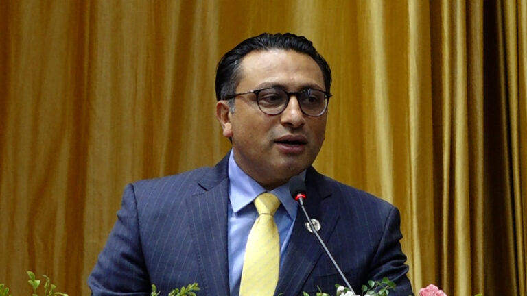 राजनीतिक श्रेयभन्दा विकासलाई प्राथमिकता दिइएको छ : अर्थमन्त्री वाग्ले