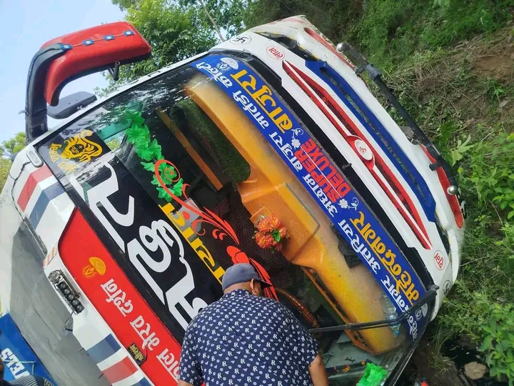 बाजुरा बस दुर्घटना अपडेट : २३ जनालाई जिल्ला अस्पताल ल्याइयो