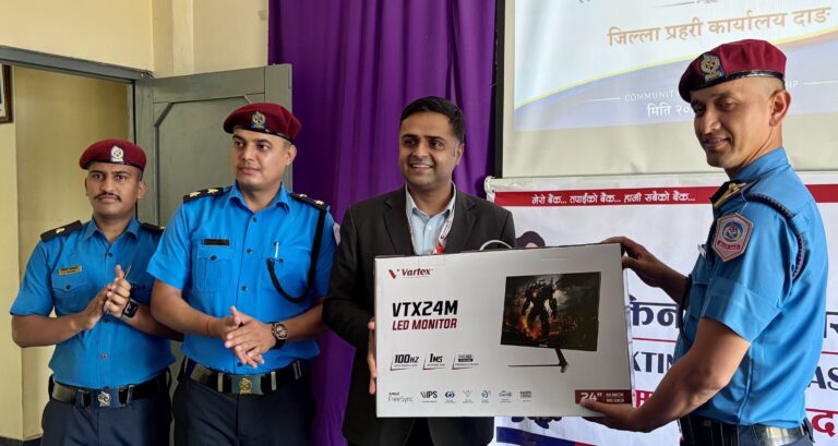 मुक्तिनाथ विकास बैंकद्वारा प्रहरी कार्यालयलाई कम्प्युटर र फर्निचर सहयोग