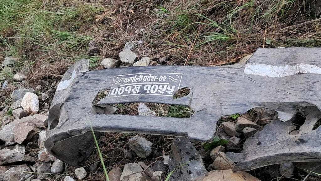 कर्णाली नदीमा बेपत्ता फोर्स गाडी खोज्न दोस्रो दिन पनि गोताखोर परिचालन